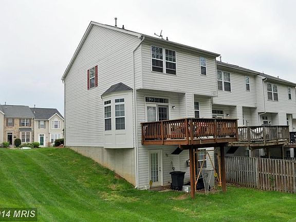 3rd image of 409 Amelanchier Ct