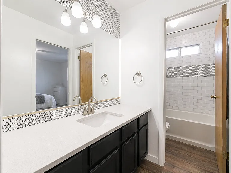 879 S 1635 W — Photo 6