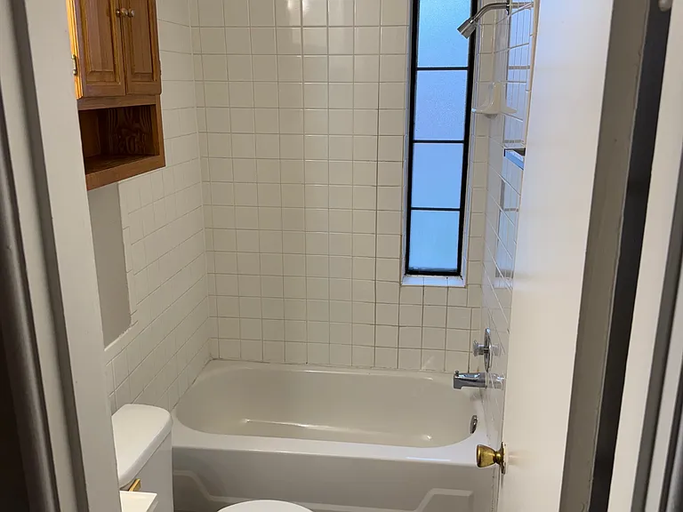 556 Wiltshire Blvd #D — Photo 11