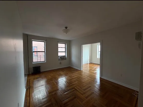 401 Edgecomb Avenue image 1 of 10