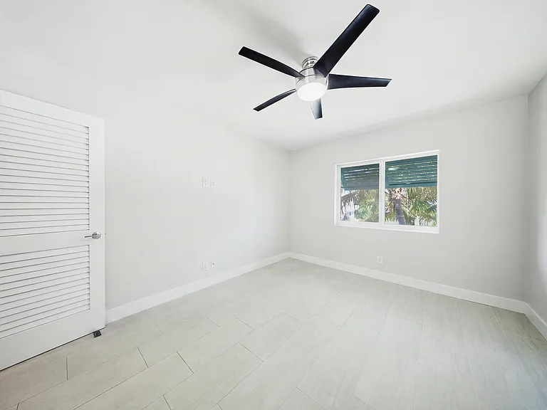 138 N Indies Dr #B — Photo 29