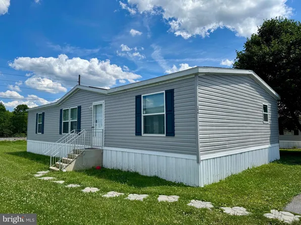 386 Royal Crest Dr, Martinsburg, WV 25401