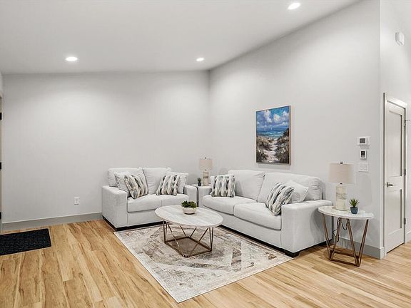 4th image of 1807 Utah St #5
