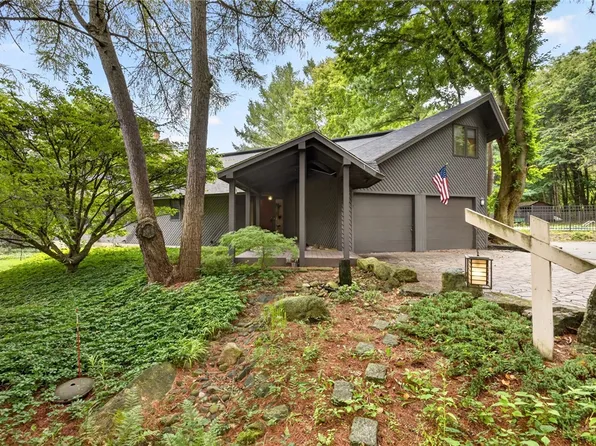 1551 Cranberry Pond Trl, Victor, NY 14564
