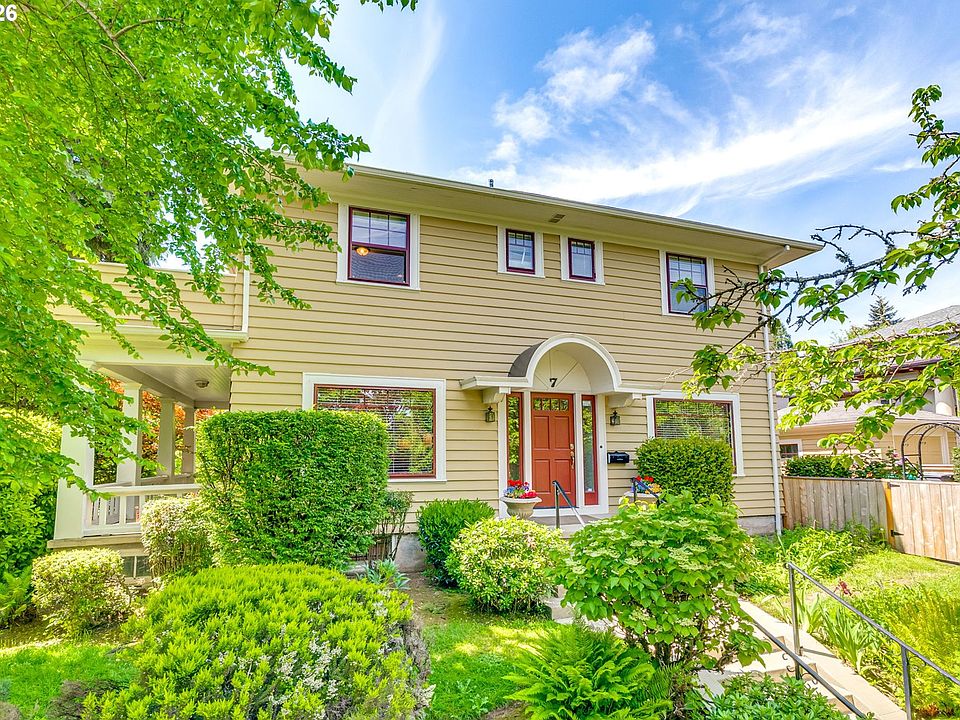 1st image of 7 NE Floral Pl