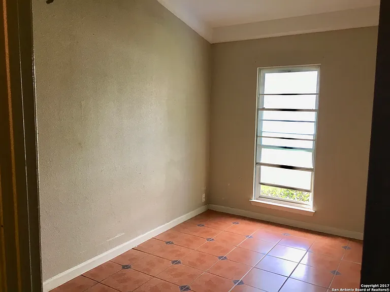 9302 La Ronda Dr — Photo 3