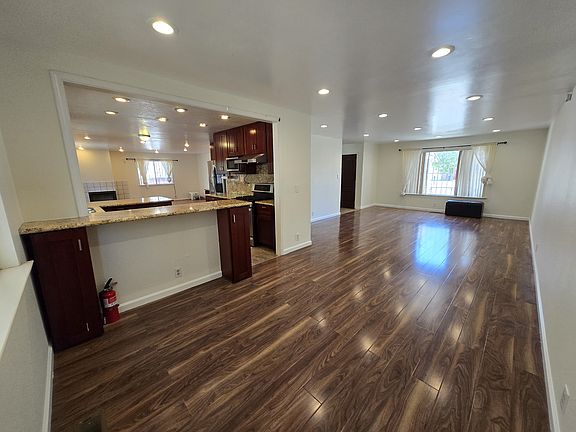 3rd image of 2659 Glen Loman Way