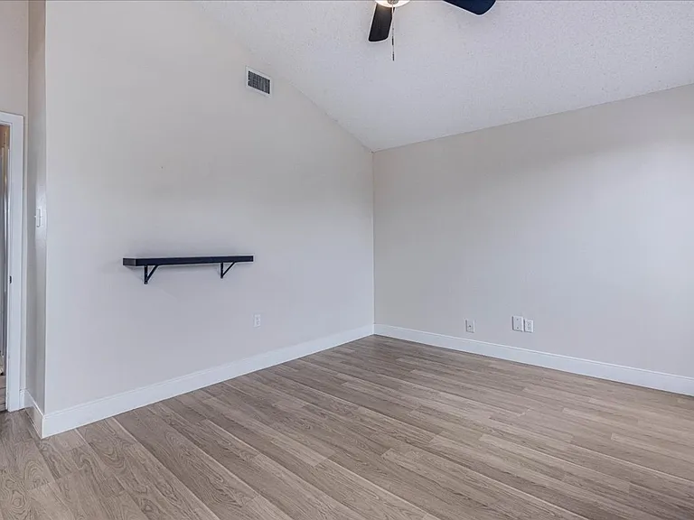 985 Crossbill St — Photo 27