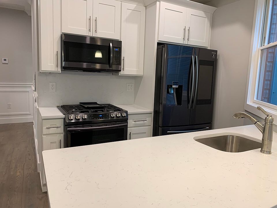 1st image of 1004 Summit Ave Rear 102