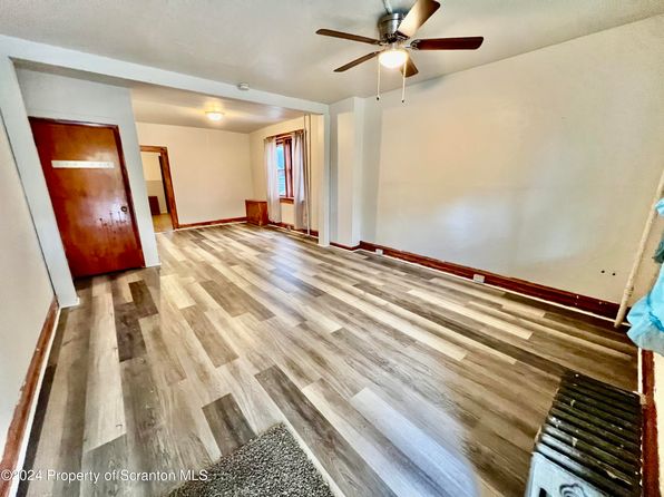 1121 S Main St