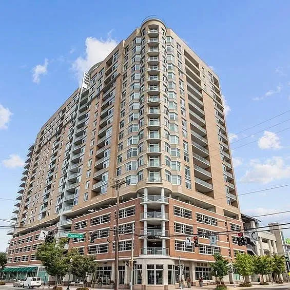 2 bed, 1.5 bath, 995 sqft, $2,750 — Photo 2