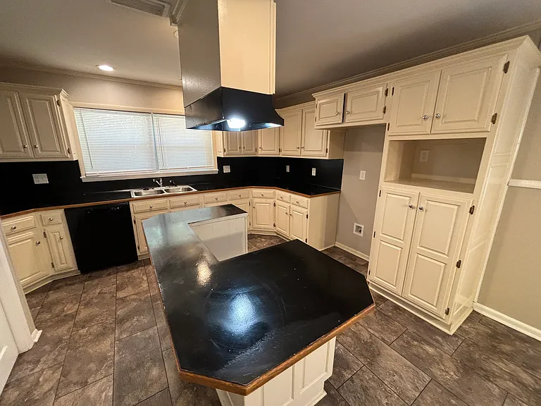 1405 Stone St — Photo 12