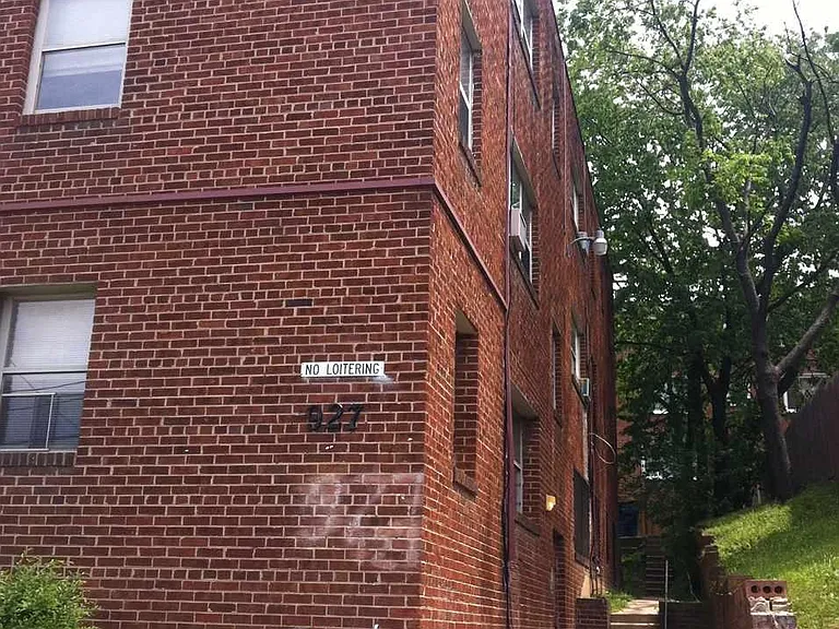 927 52nd St NE #4 — Photo 3