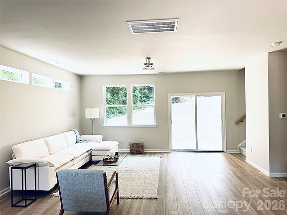 5th image of 1022 Greenoak Rd