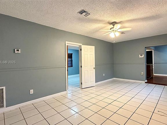 2nd image of 2220 Charleston St #1