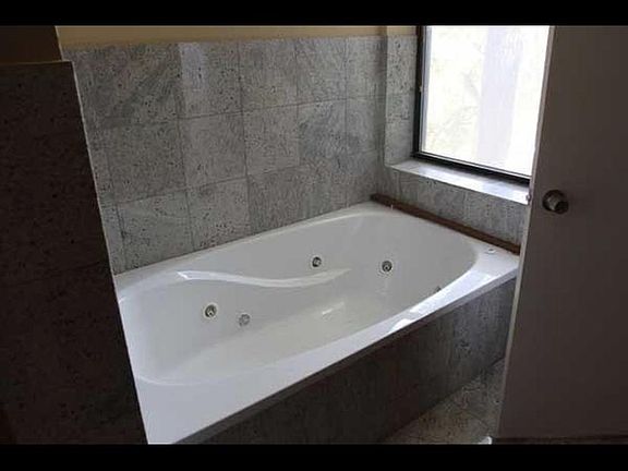 4th image of 4851 N Christiana Ave #2N