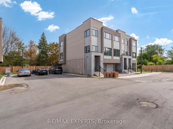 21 Carl Hill Ln, Richmond Hill, ON L4C 5W8