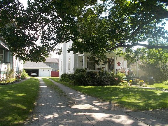 3rd image of 295 Franklin St