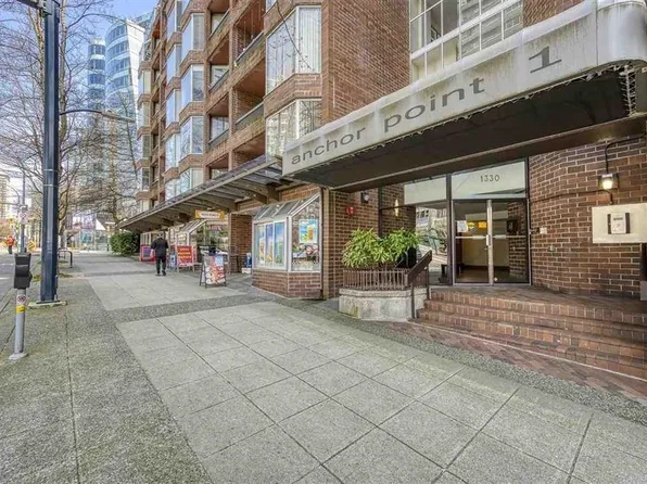 1330 Burrard St #806, Vancouver, BC V6Z 2B8