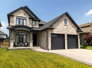 9305 Eagle Ridge Dr, Niagara Falls, ON L2H 0G4