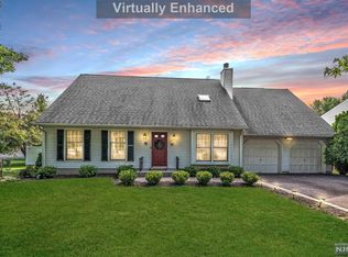 88 Swan Ct, Paramus, NJ 07652