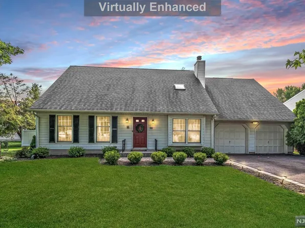 88 Swan Ct, Paramus, NJ 07652