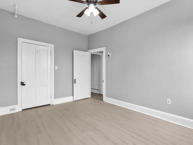 227 E Garrison St #1 — Photo 17