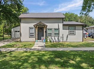 417 E 4th Ave, Garnett, KS 66032