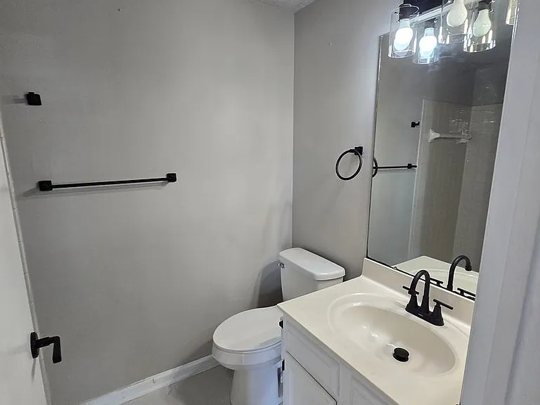 1614 Arlyn Cir #M — Photo 10