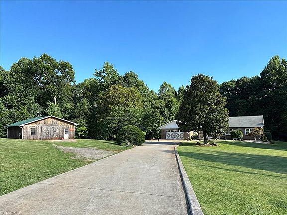 3rd image of 418 Cristi Ln