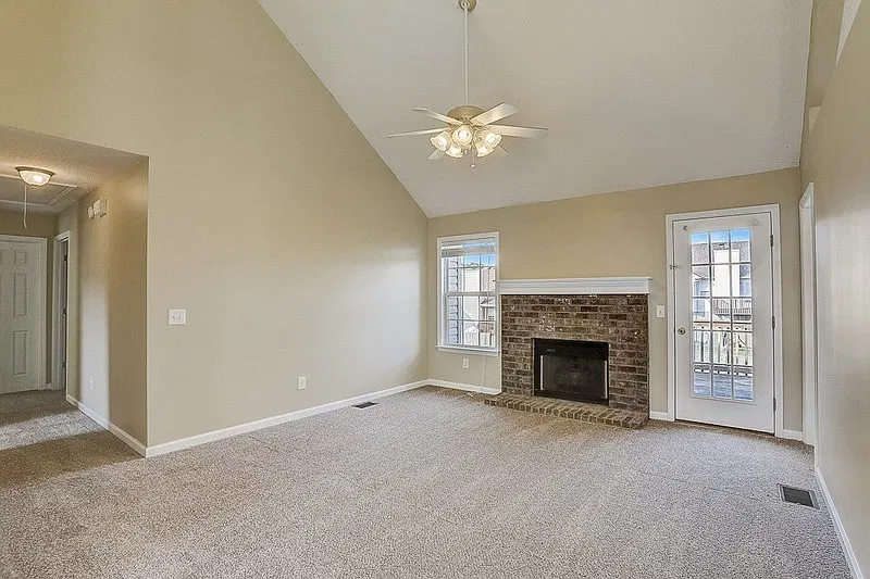 1 bed, 1.0 bath, 1908 sqft, $700 — Photo 4