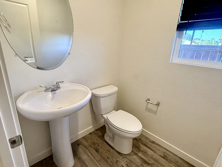 975 Franklin St — Photo 17