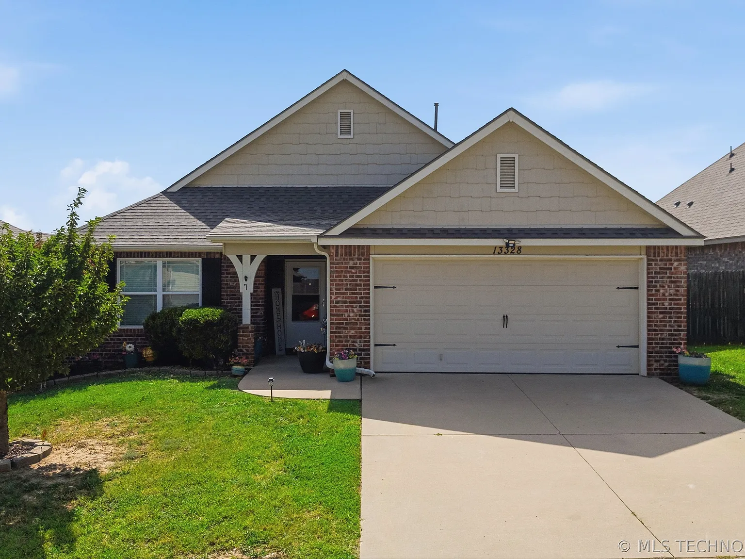 3 bed, 2.0 bath, 1541 sqft, $1,900 — Photo 1