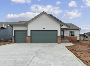 8865 N Hidden Ln, Valley Center, KS 67147