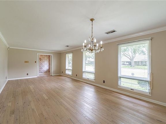 3rd image of 608 Post Oak Blvd