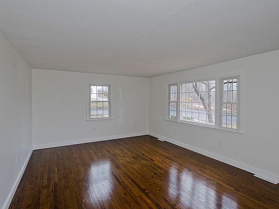 3rd image of 6 Haynes Hill Rd