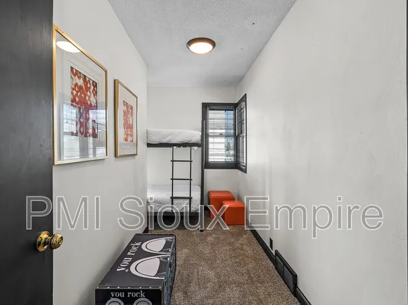 1303 S Center Ave, Sioux Falls, SD