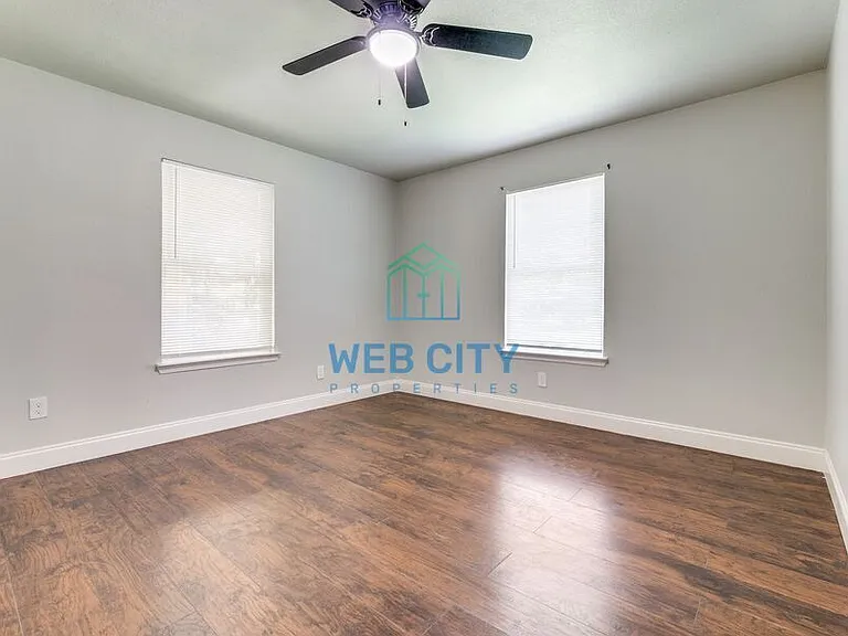 4218 Carpenter Ave — Photo 10