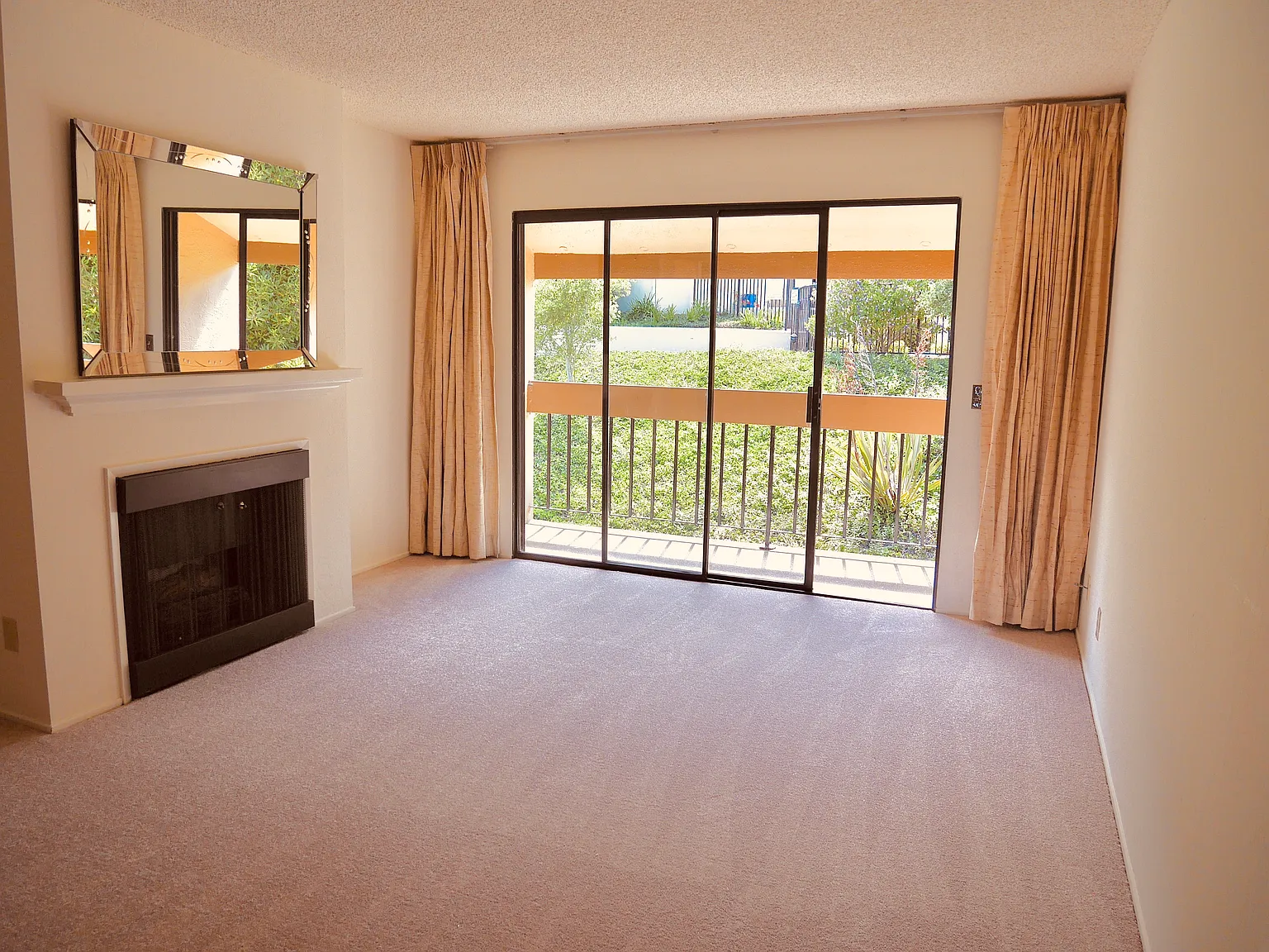 2 bed, 1370 sqft, $3,600 — Photo 4