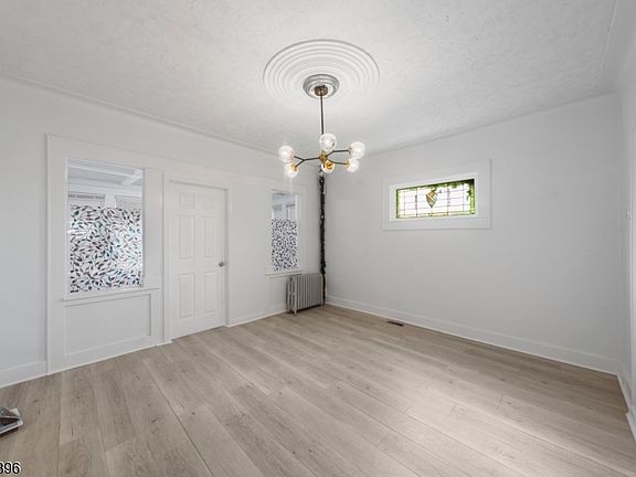 3rd image of 714 Chandler Ave
