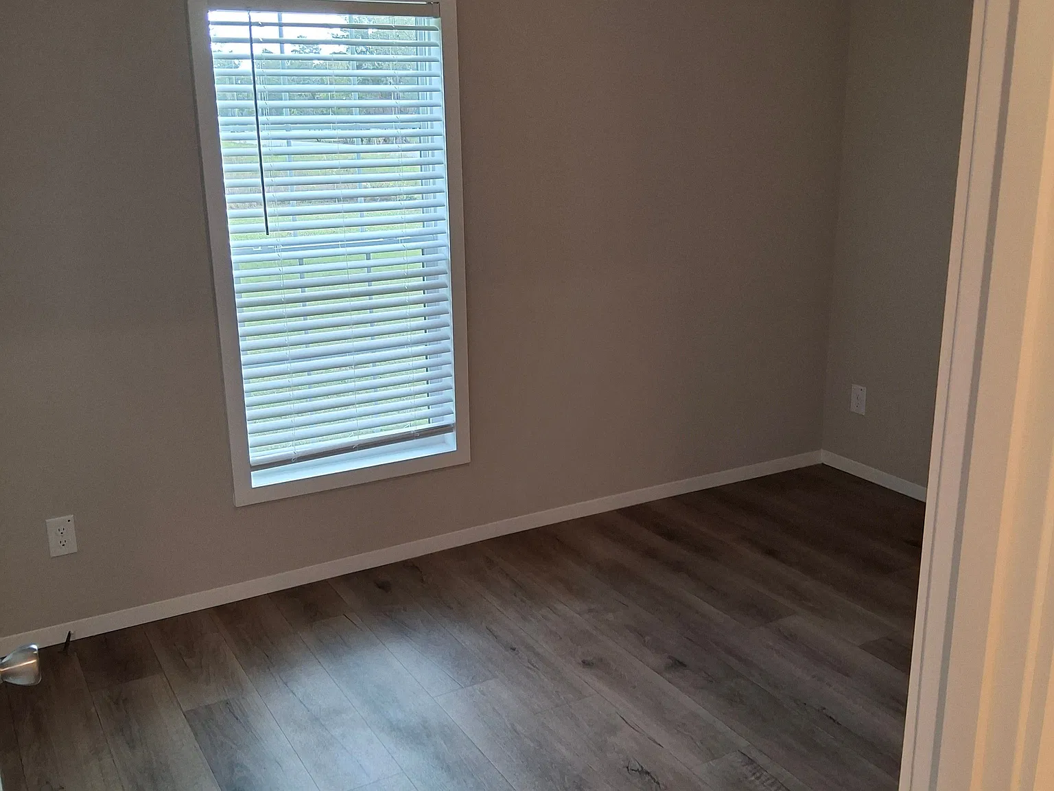 3 bed, 2.0 bath, 1200 sqft, $1,600 — Photo 2