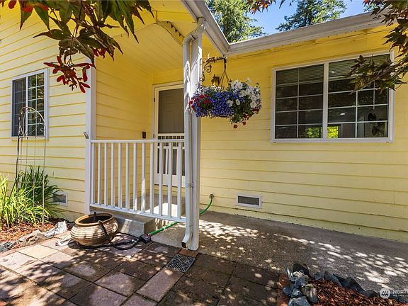 3rd image of 16714 421st Avenue SE