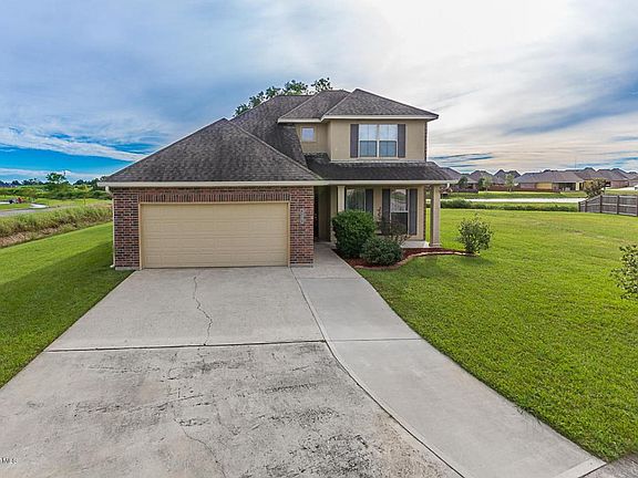 3rd image of 122 Cypress Sunset Dr