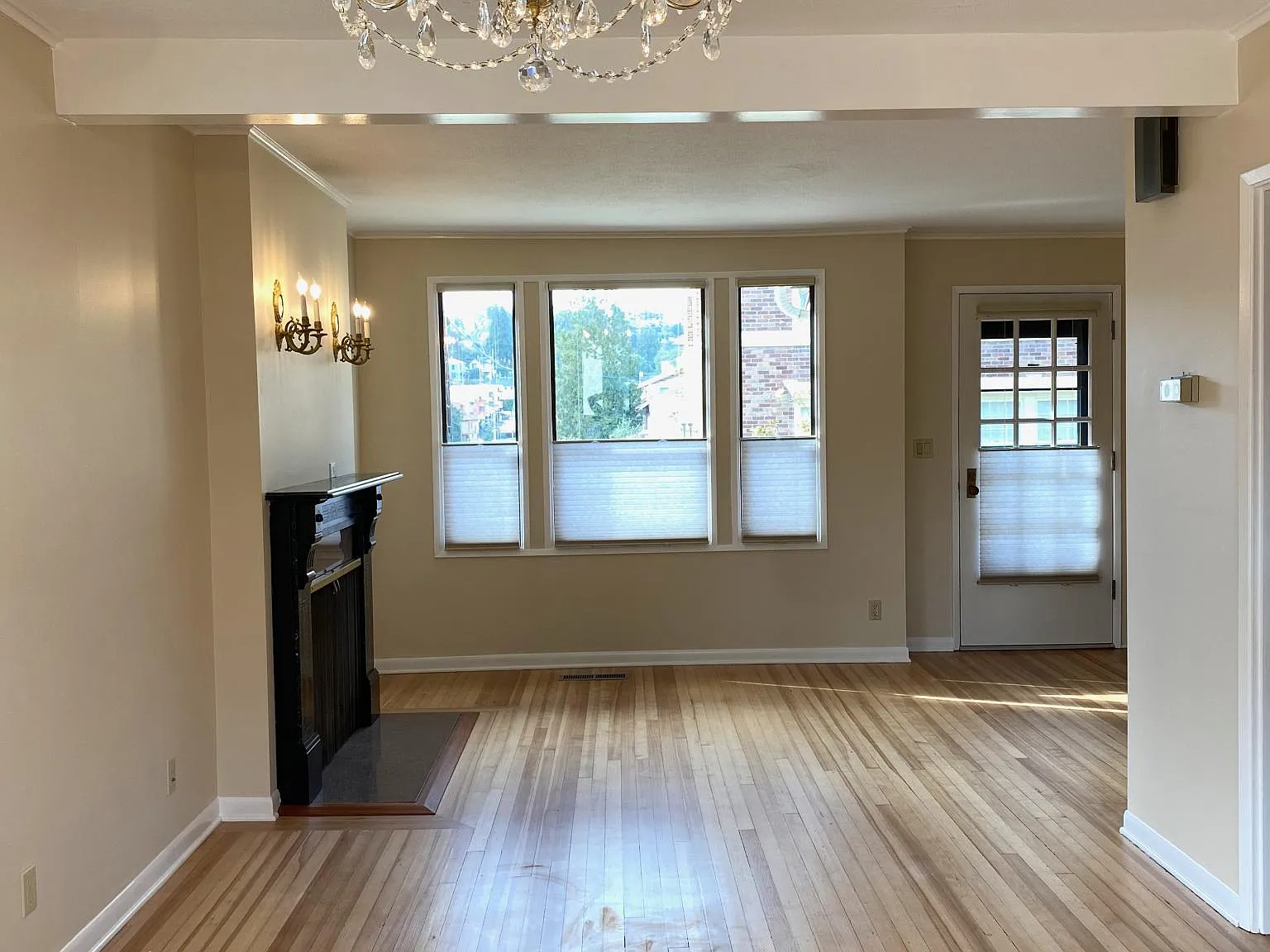 1456 Franklin Ave — Photo 2