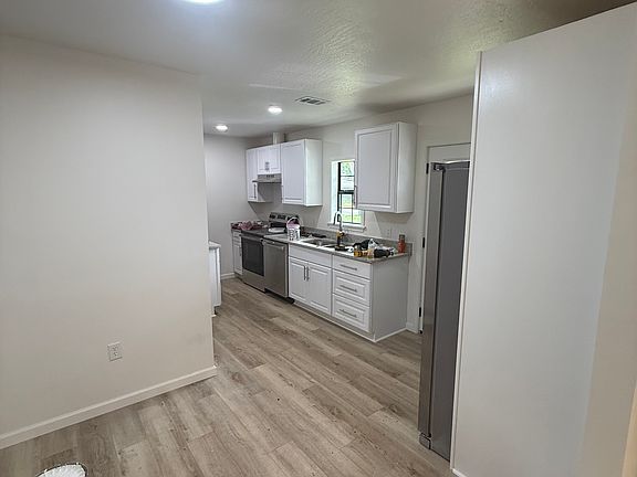 3rd image of 405 E 5th Ave