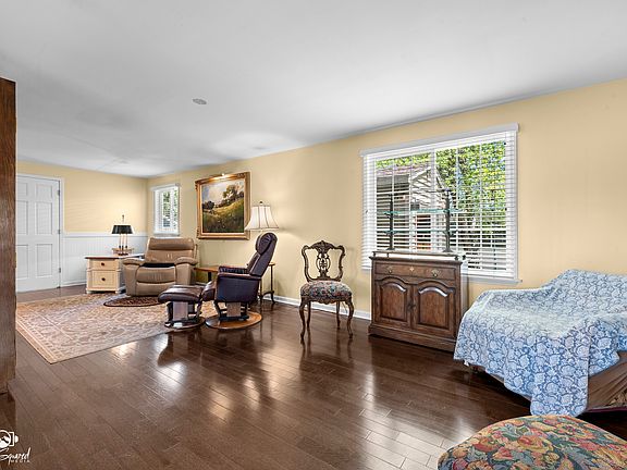 3rd image of 156 Fossil Cove Ln