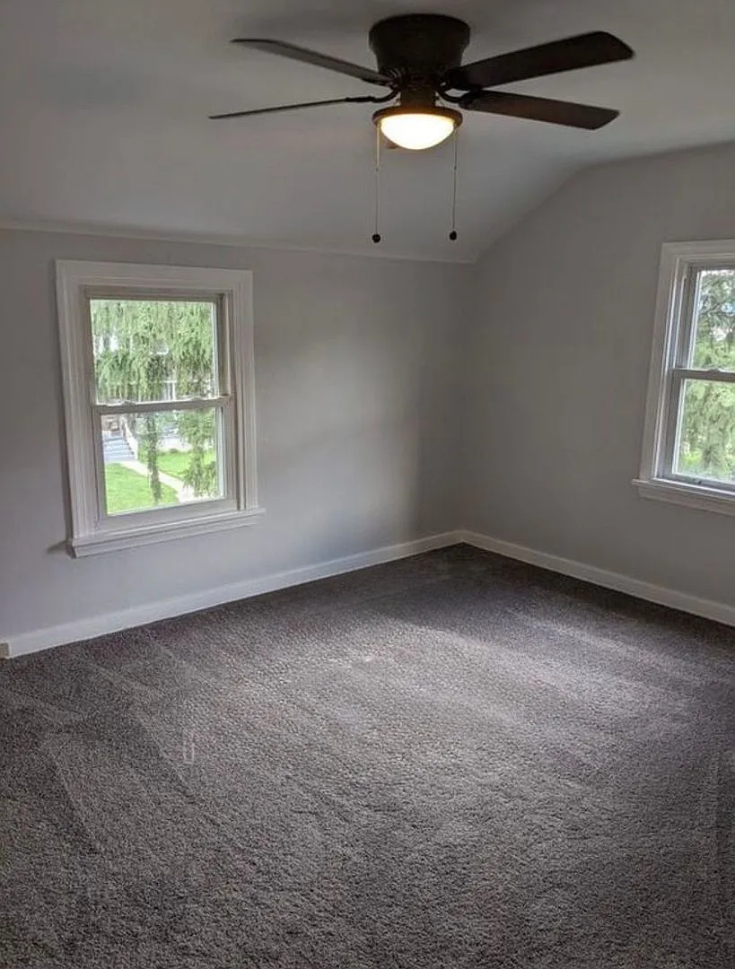 3 bed, $1,350 — Photo 4