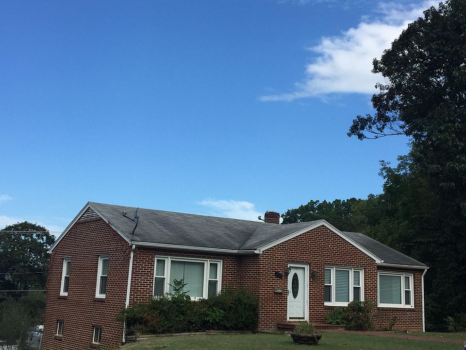 1st image of 2437 Maple Ave