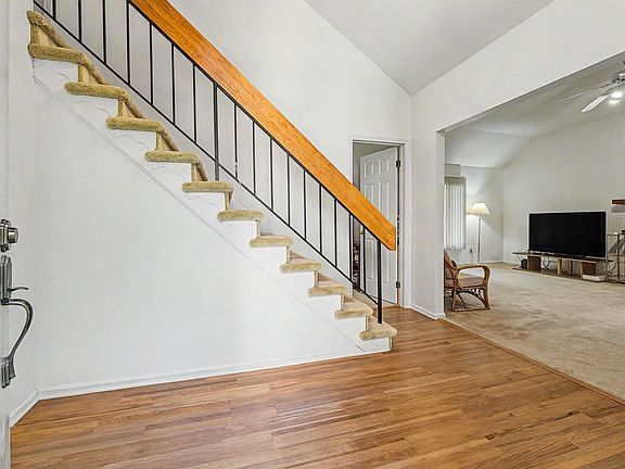 2nd image of 201 Shady Knoll Ln