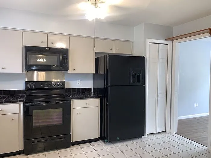 15746 Gardenside Ln — Photo 2